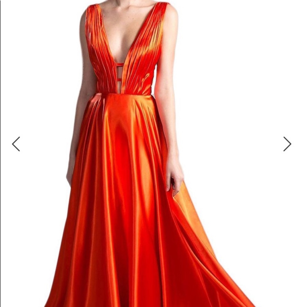 Size 4/6 UNALTERED Prom/Pageant Gown